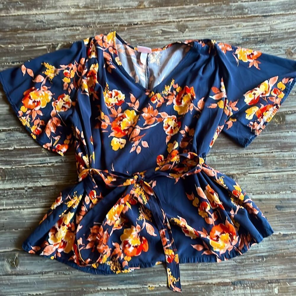 Floral maternity blouse